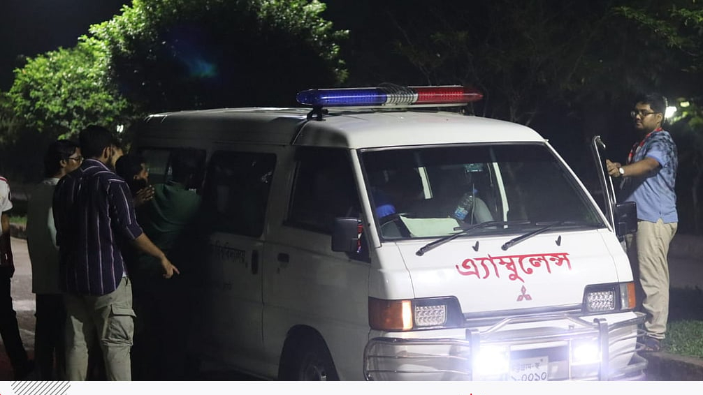 প্রায় ১৫ ঘণ্টা ধরে অবরুদ্ধ চুয়েটের উপাচার্য