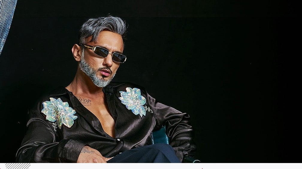 গাড়ির মধ্যে যৌন সম্পর্কের ইঙ্গিতপূর্ণ মন্তব্যে হানি সিংকে দুই ঘণ্টা জিজ্ঞাসাবাদ