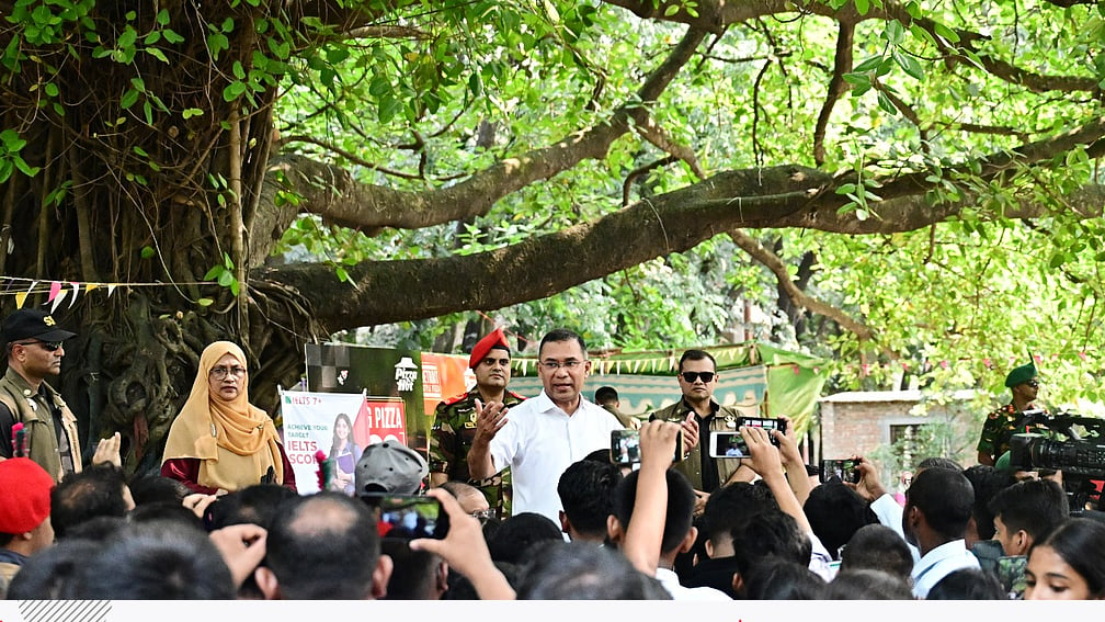 সাড়ে চার ঘণ্টায় ১৩টি স্থান পরিদর্শন করলেন প্রধানমন্ত্রী, আজিমপুরে অপরিচ্ছন্নতায় তীব্র অসন্তোষ