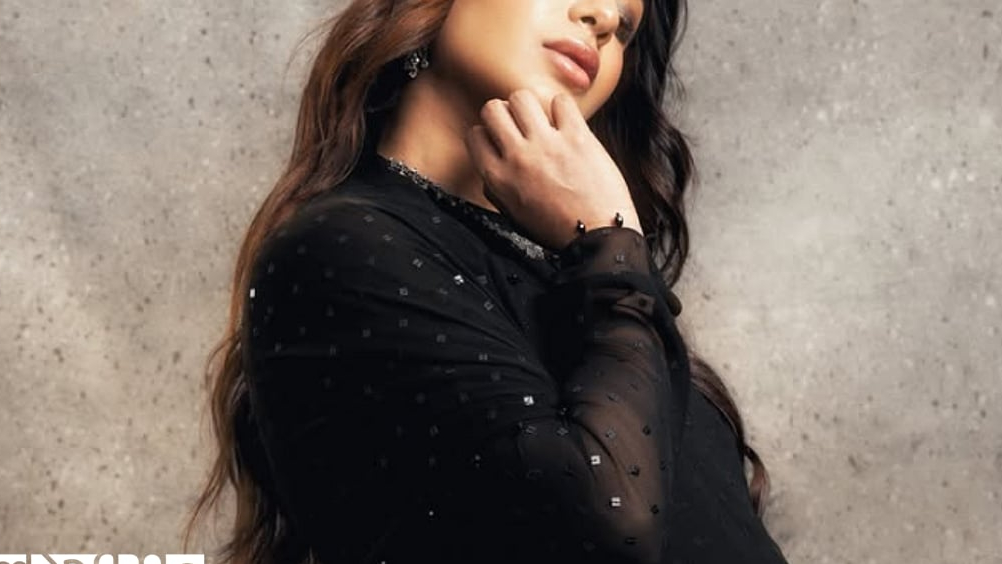 কালো আনারকলিতে বেবি বাম্প নিয়ে নজর কাড়লেন সামান্থা রুথ প্রভু
